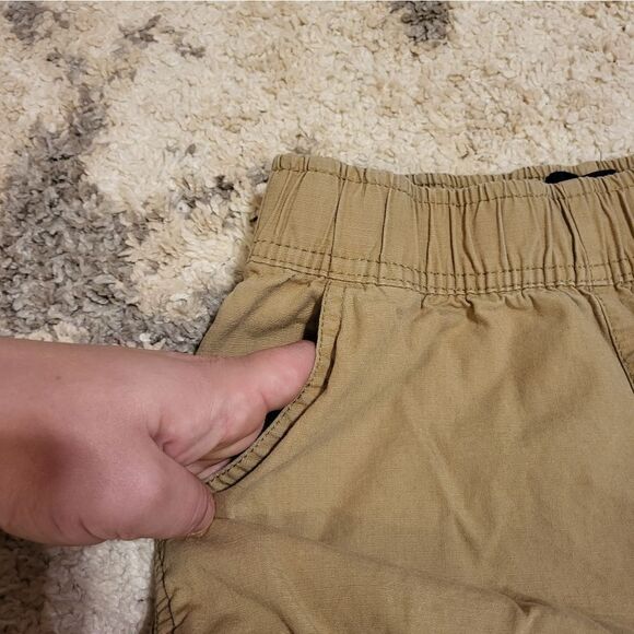 The Children's Place khaki elastic waistband boys cargo shorts - Picture 3 of 8